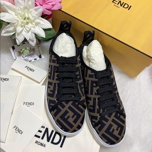 ❣️SOLD❣️BNIB FENDI Flatform sneakers 40